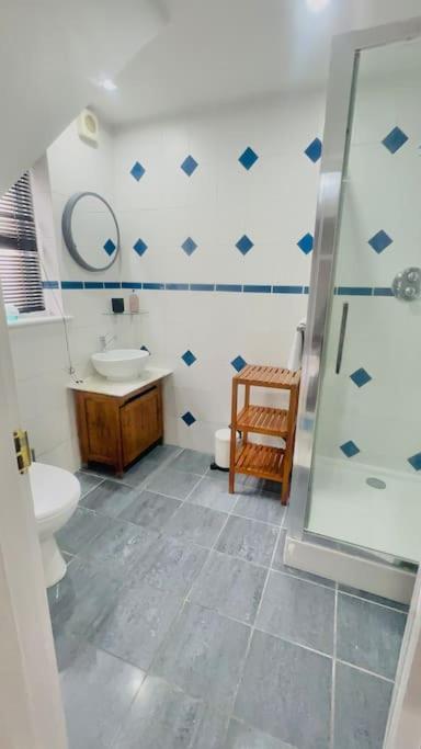 Amazing Location - City Of London- 2 Bedroom Stunning Canal View House With Private Garden,Parking & Balcony Eksteriør billede