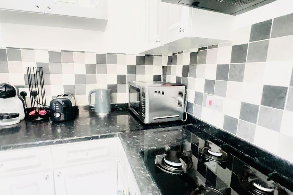 Amazing Location - City Of London- 2 Bedroom Stunning Canal View House With Private Garden,Parking & Balcony Eksteriør billede