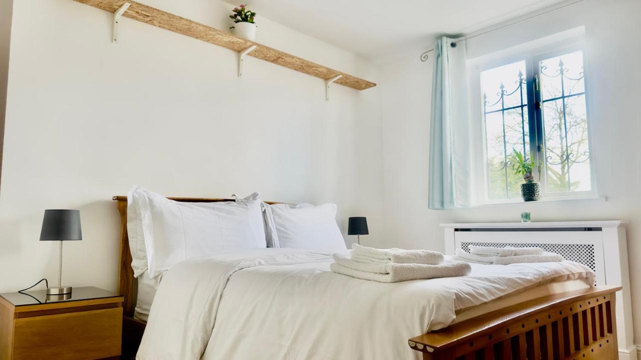 Amazing Location - City Of London- 2 Bedroom Stunning Canal View House With Private Garden,Parking & Balcony Eksteriør billede